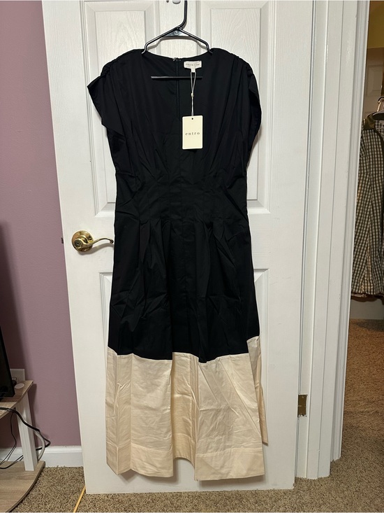 entro Dresses & Skirts - Entro Large NWT Two-Tone Black and Cream Midi Dress